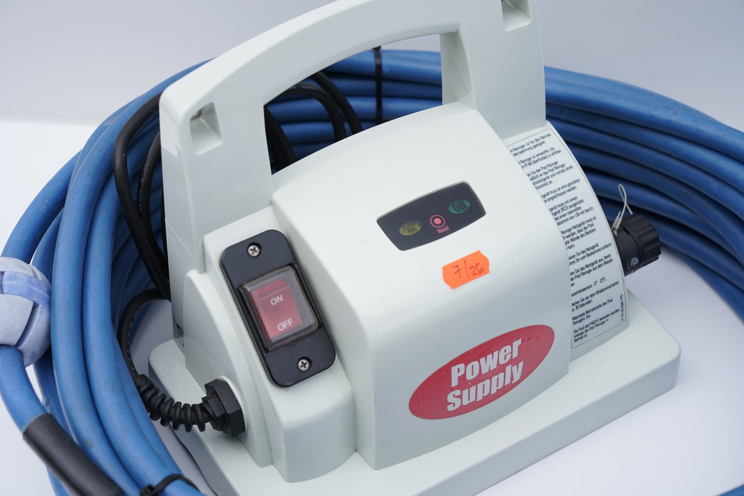 Dolphin Dynamic Plus Pool Robot