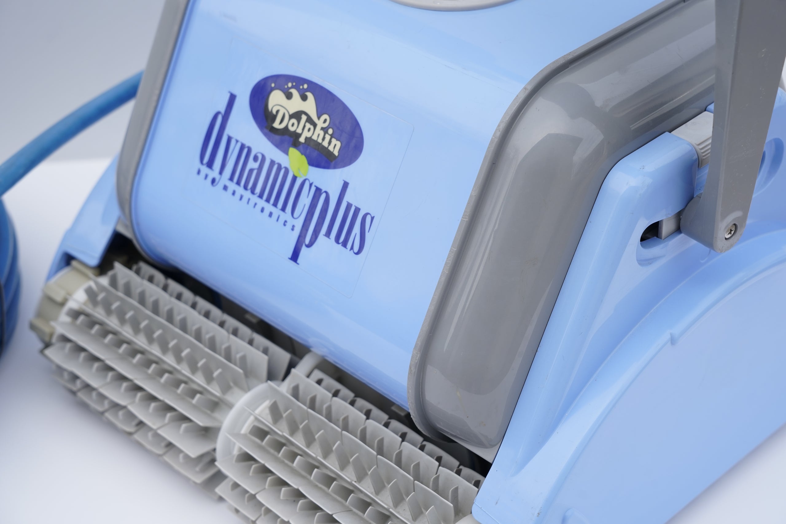 Dolphin Dynamic Plus Pool Robot