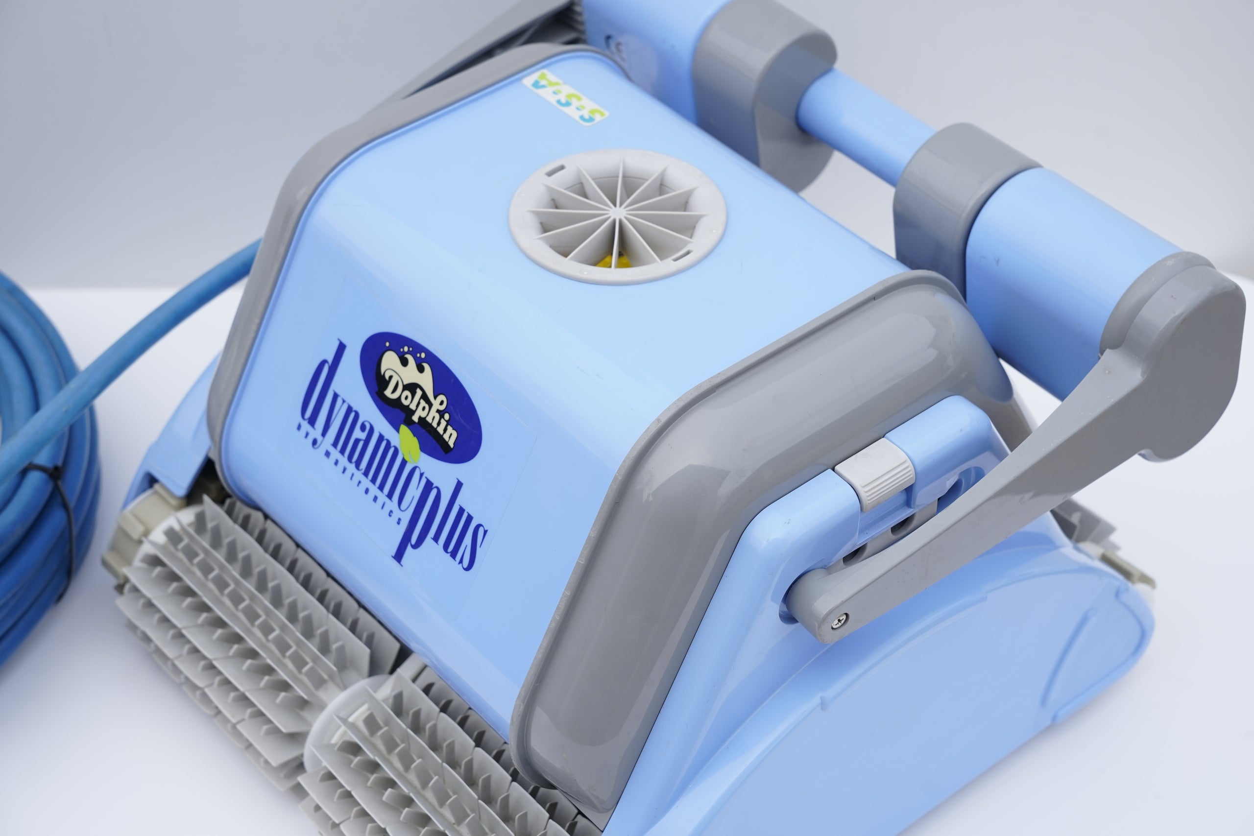 Dolphin Dynamic Plus Pool Robot