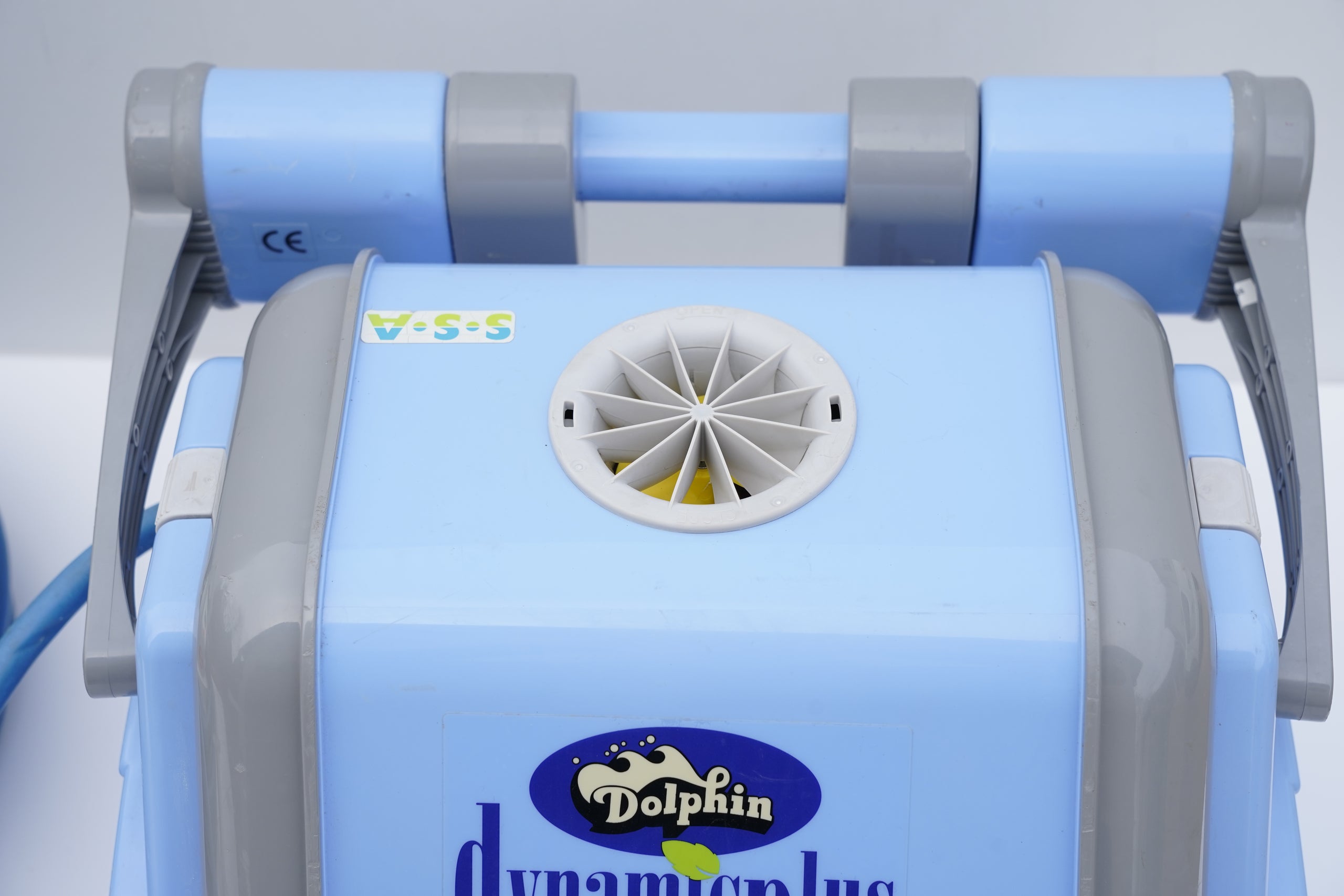 Dolphin Dynamic Plus Pool Robot