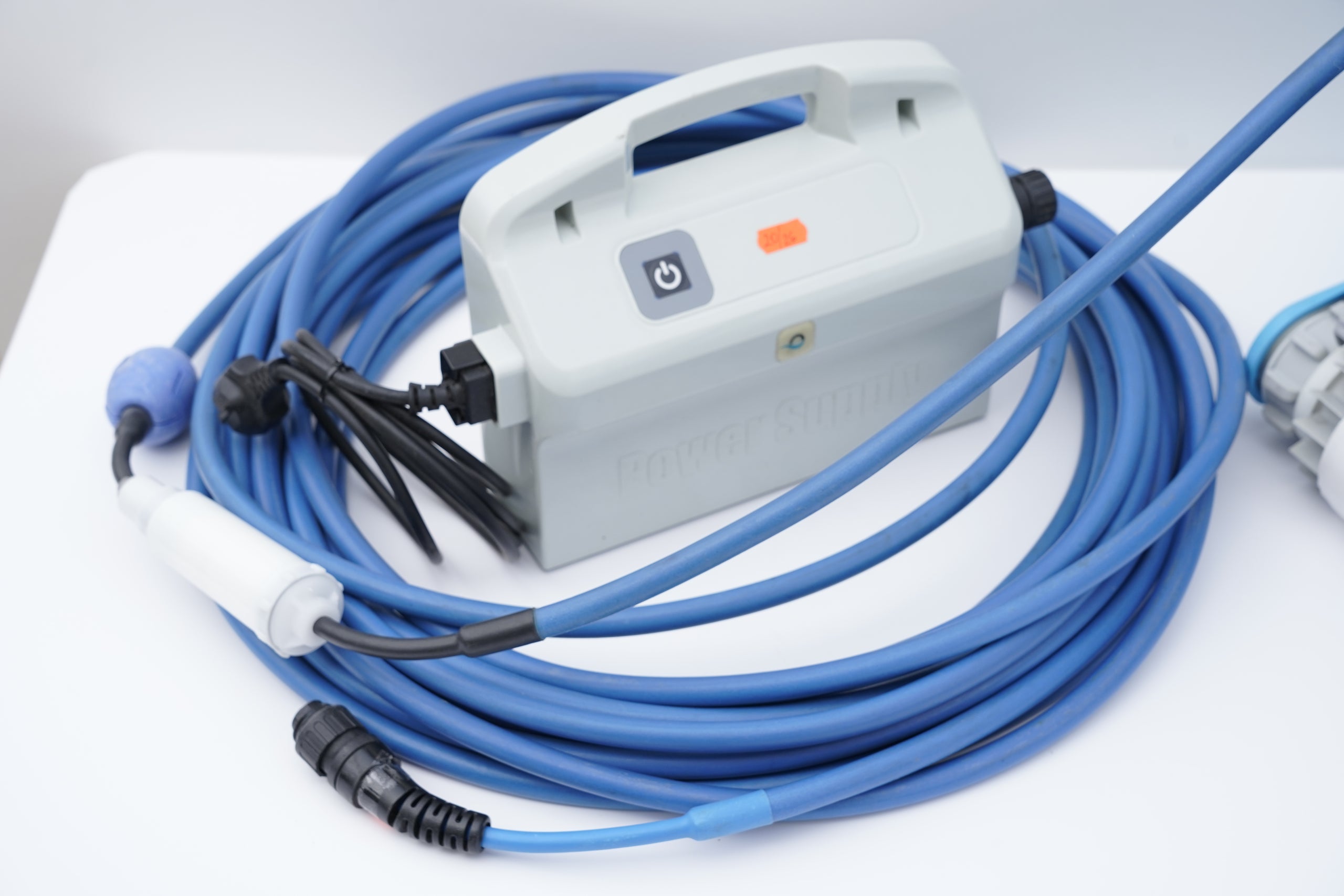 Robot curățare piscină Dolphin Maytronics F60