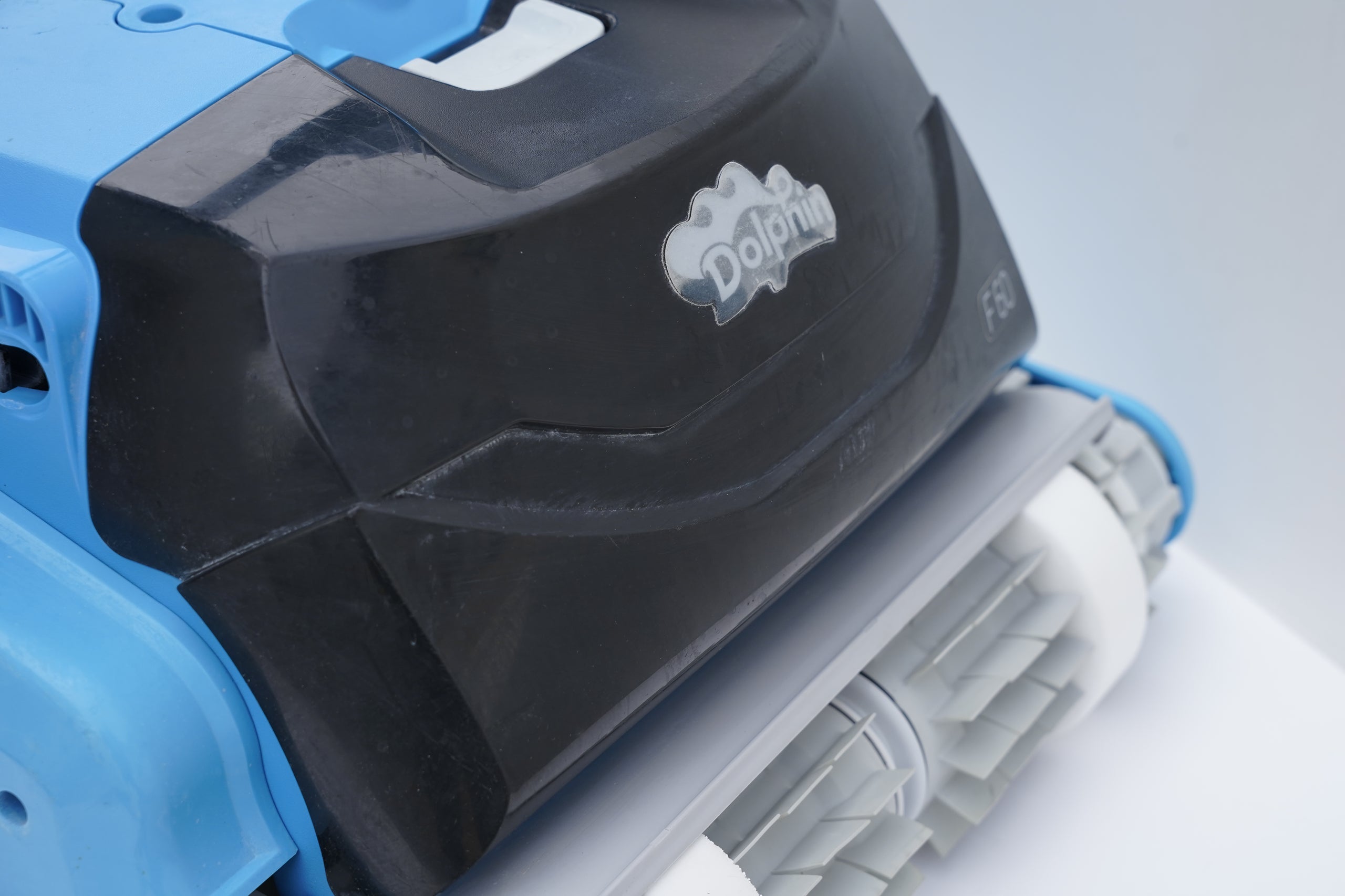 Robot curățare piscină Dolphin Maytronics F60