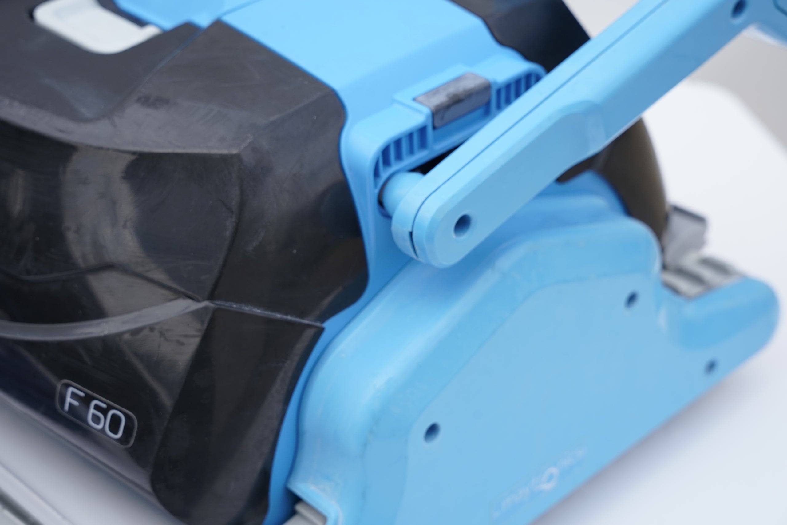 Robot curățare piscină Dolphin Maytronics F60