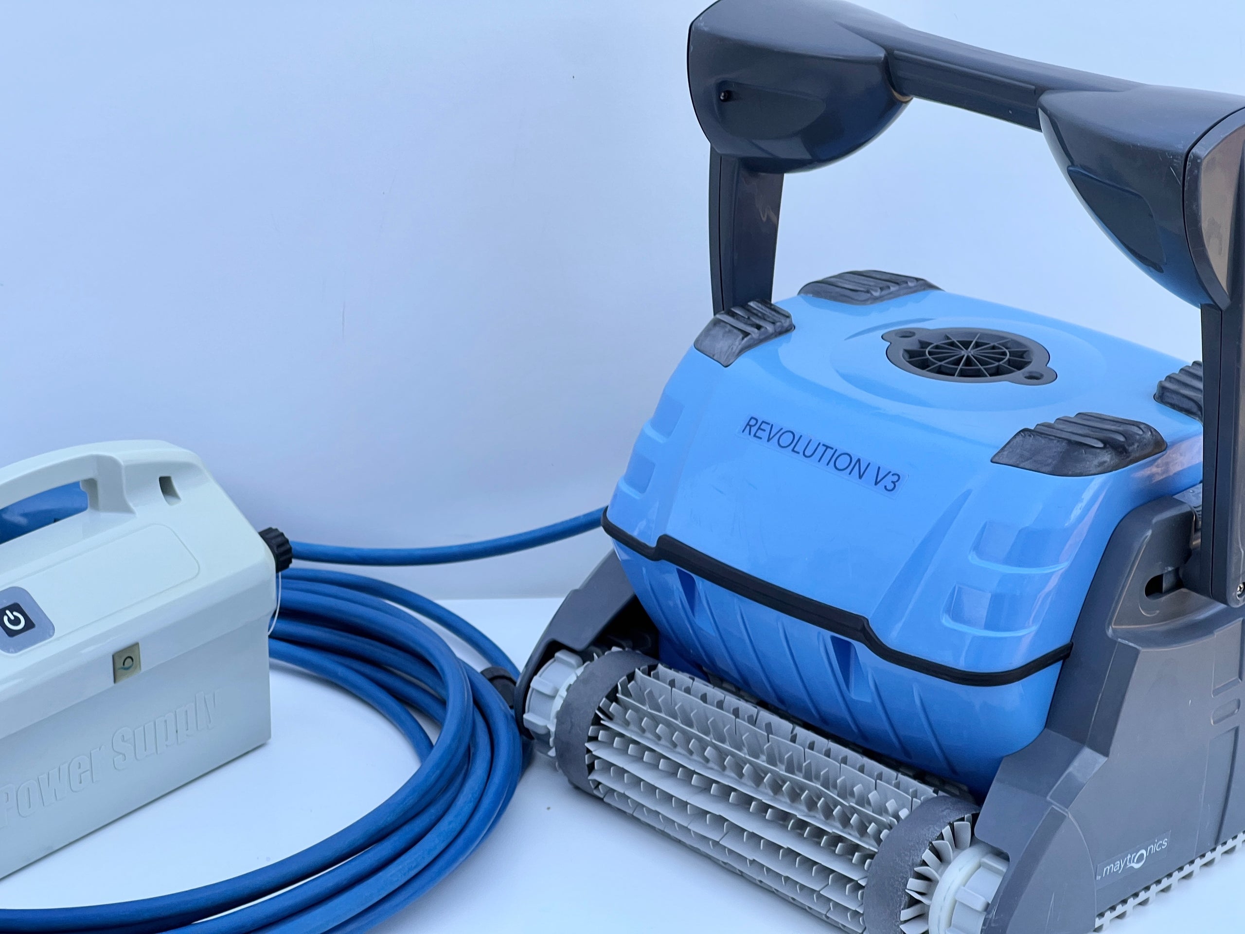 Robot de curățare pentru piscină Dolphin Revolution V3
