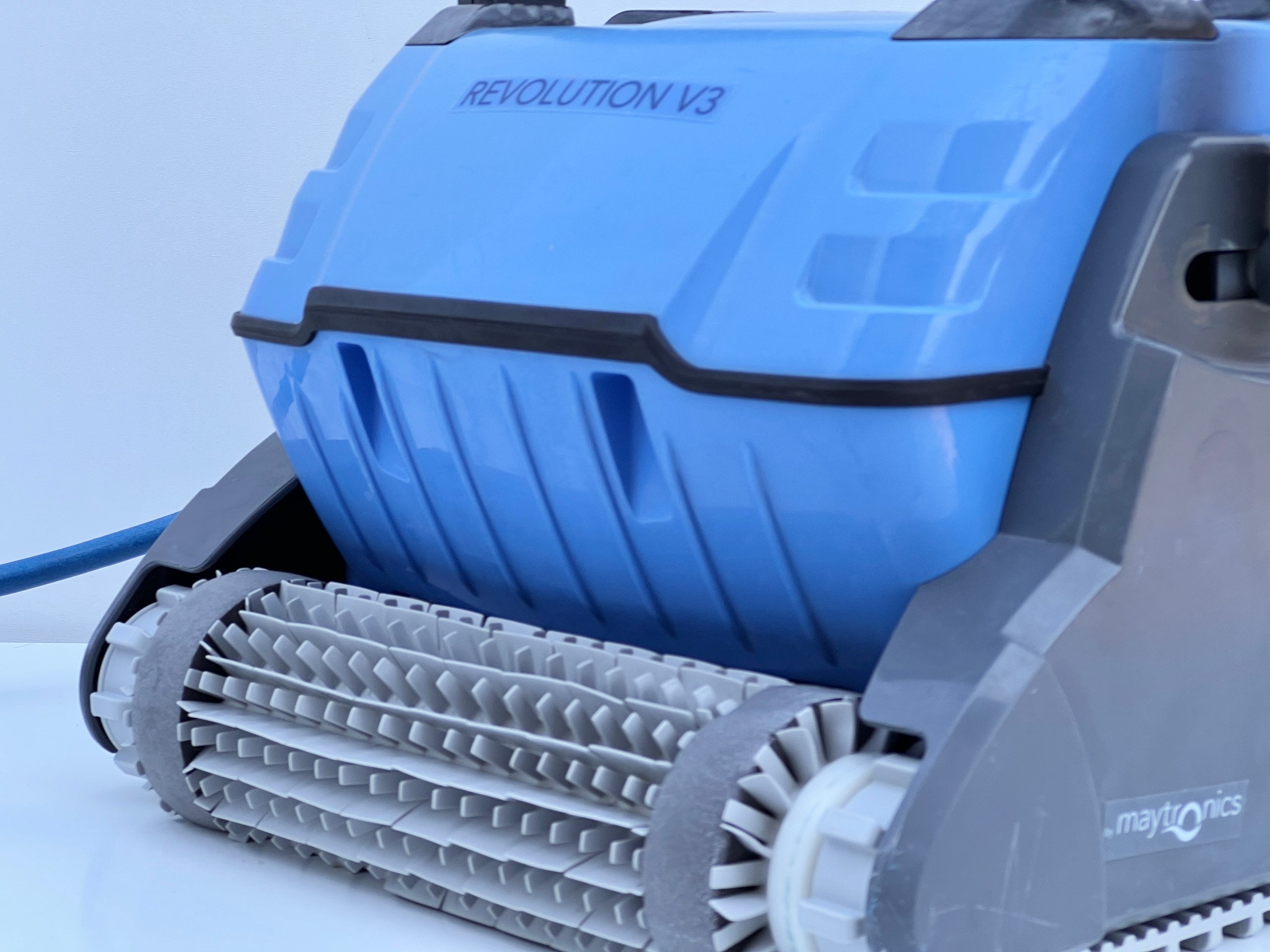 Robot de curățare pentru piscină Dolphin Revolution V3
