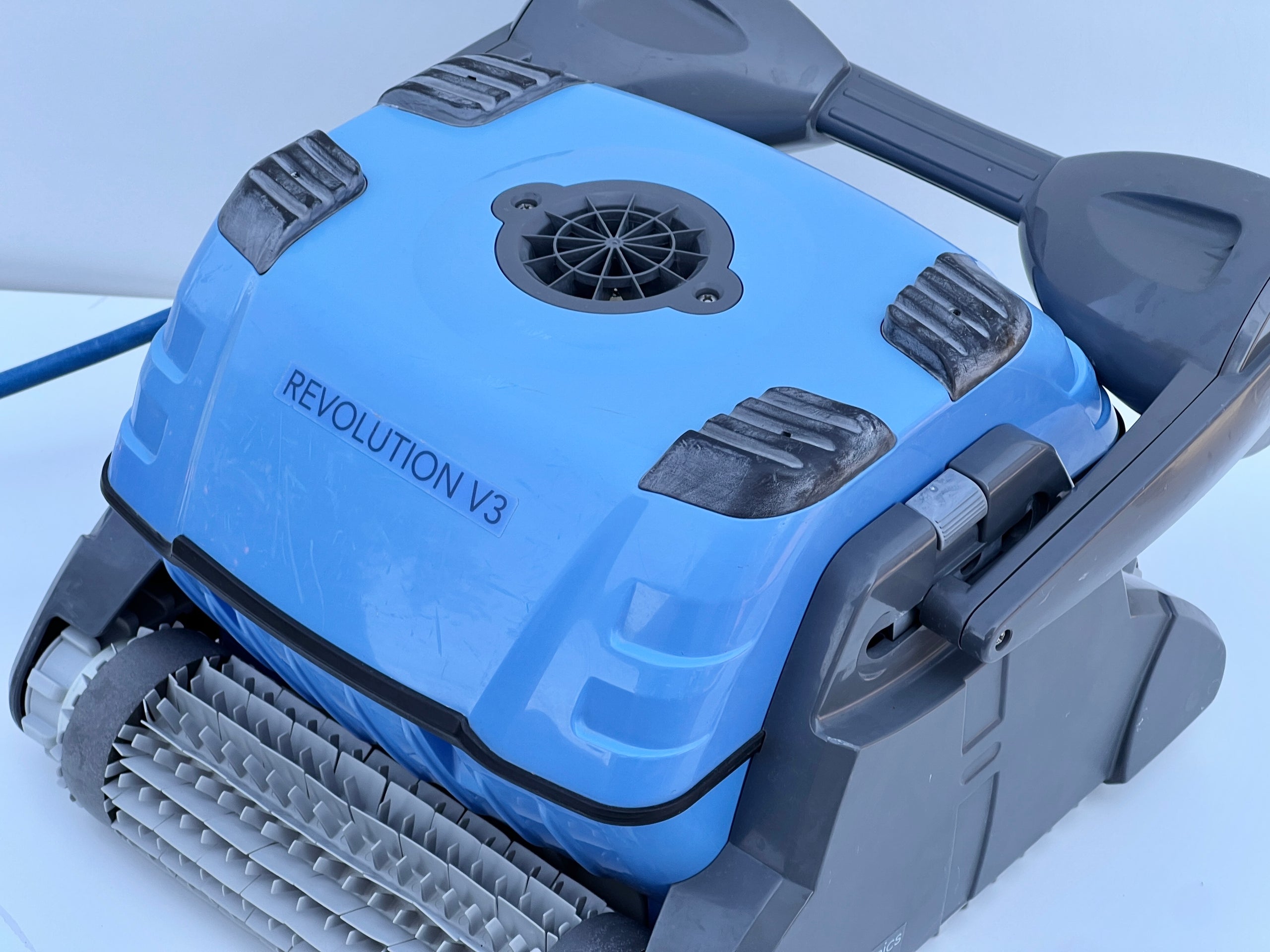 Robot de curățare pentru piscină Dolphin Revolution V3