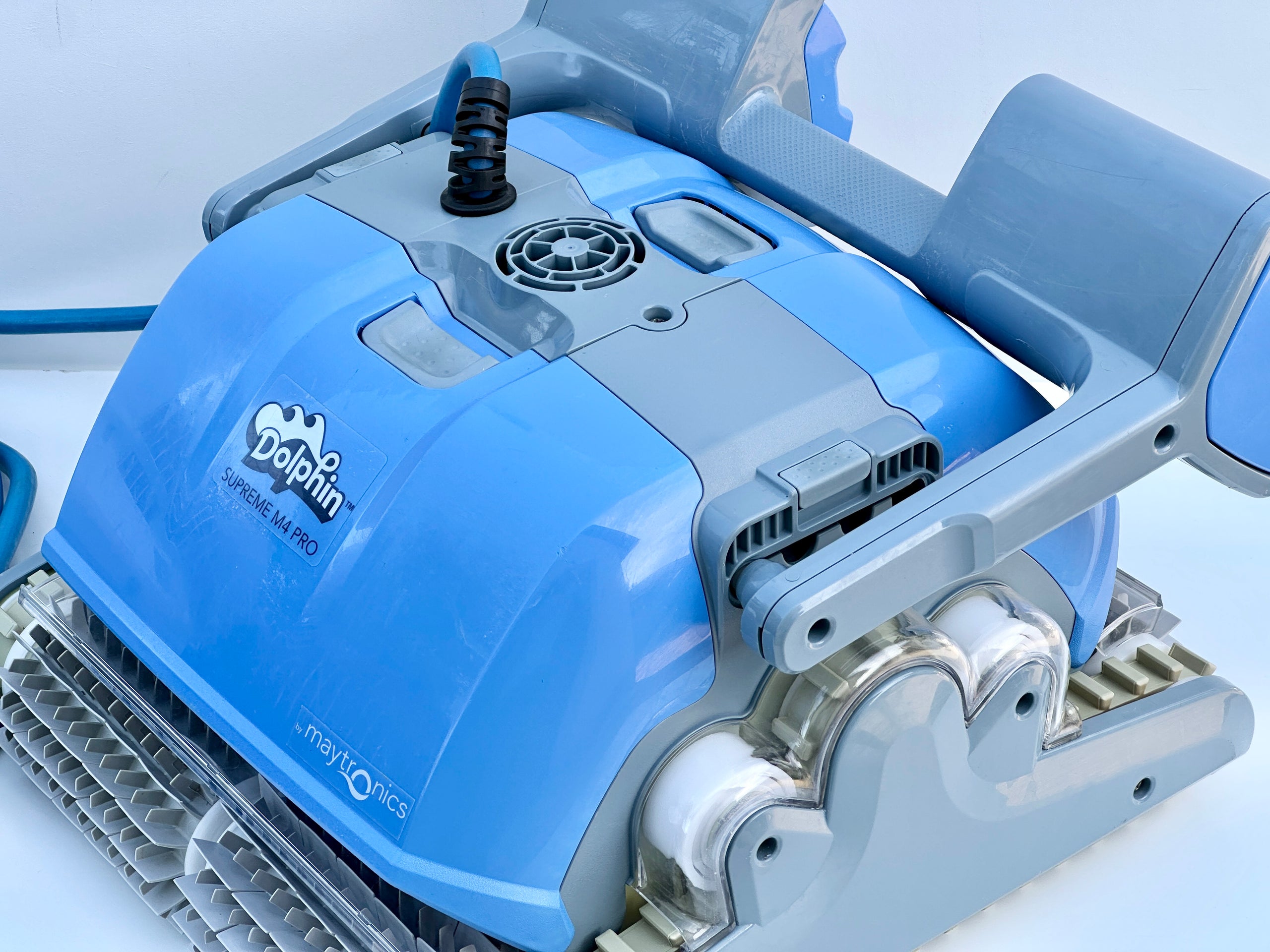 Robot de curățare pentru piscină Dolphin Supreme M4 PRO