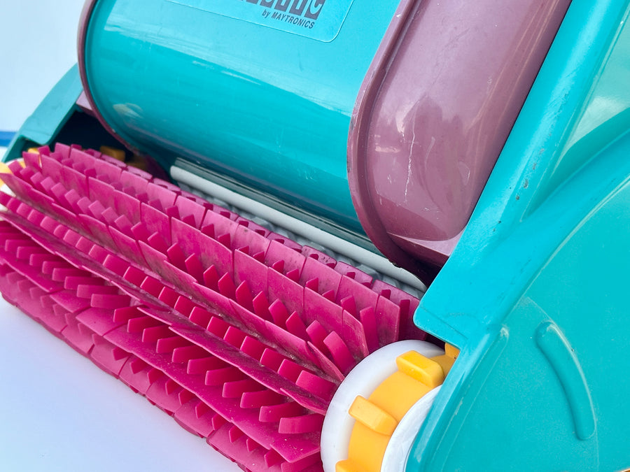 Dolphin Diagnostic Pool Robot