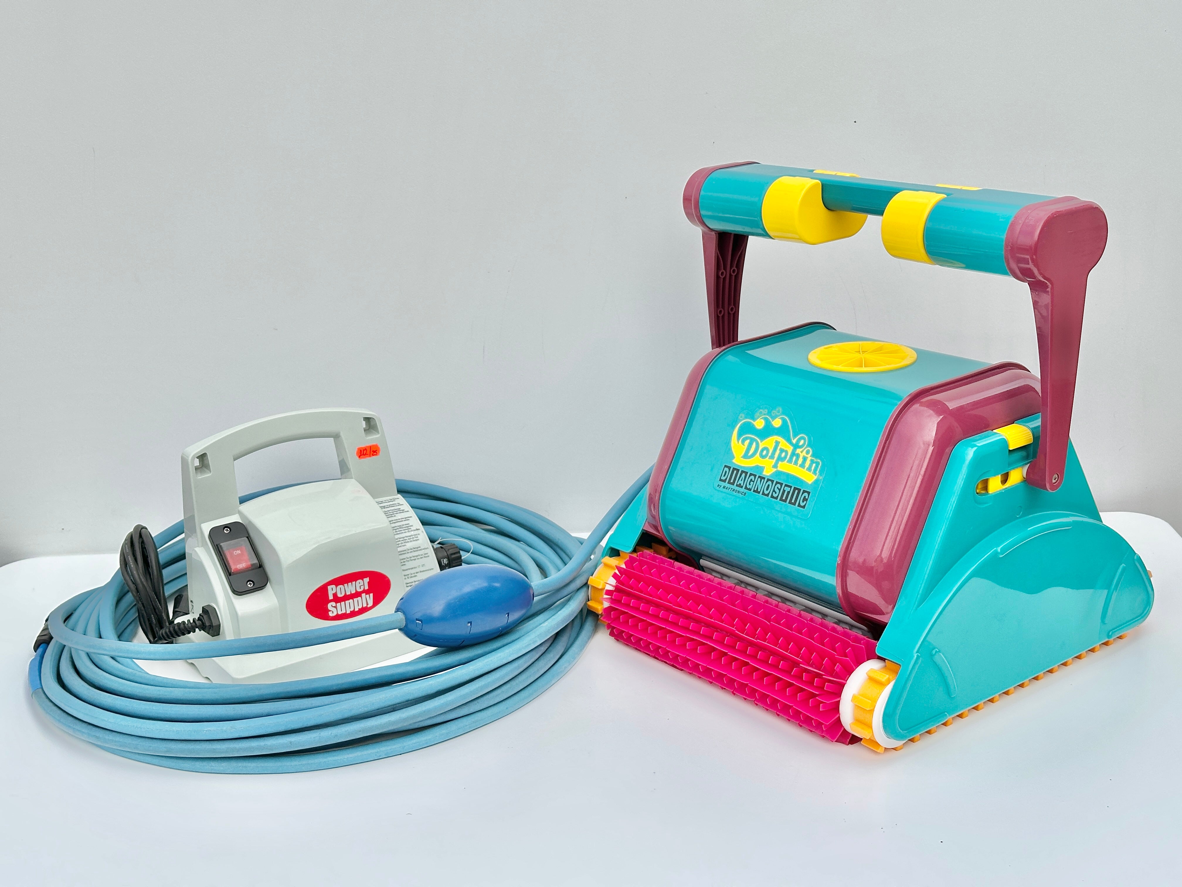 Dolphin Diagnostic Pool Robot