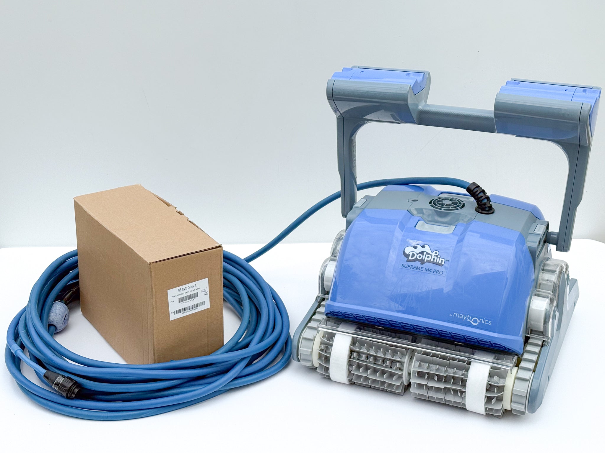 Dolphin Maytronics Supreme M4 PRO Pool Robot