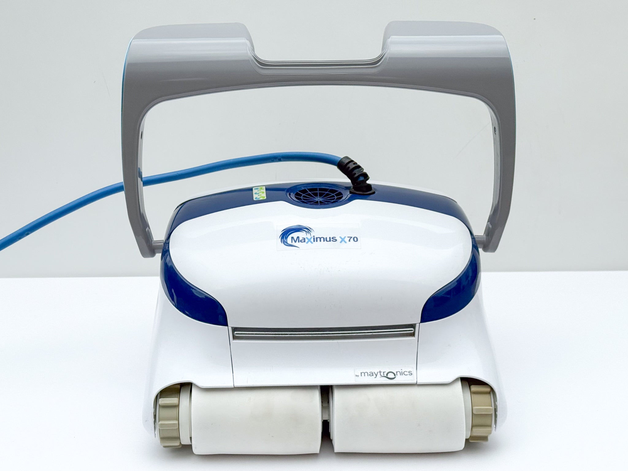 Dolphin Maytronics Maximus X70 Pool Robot