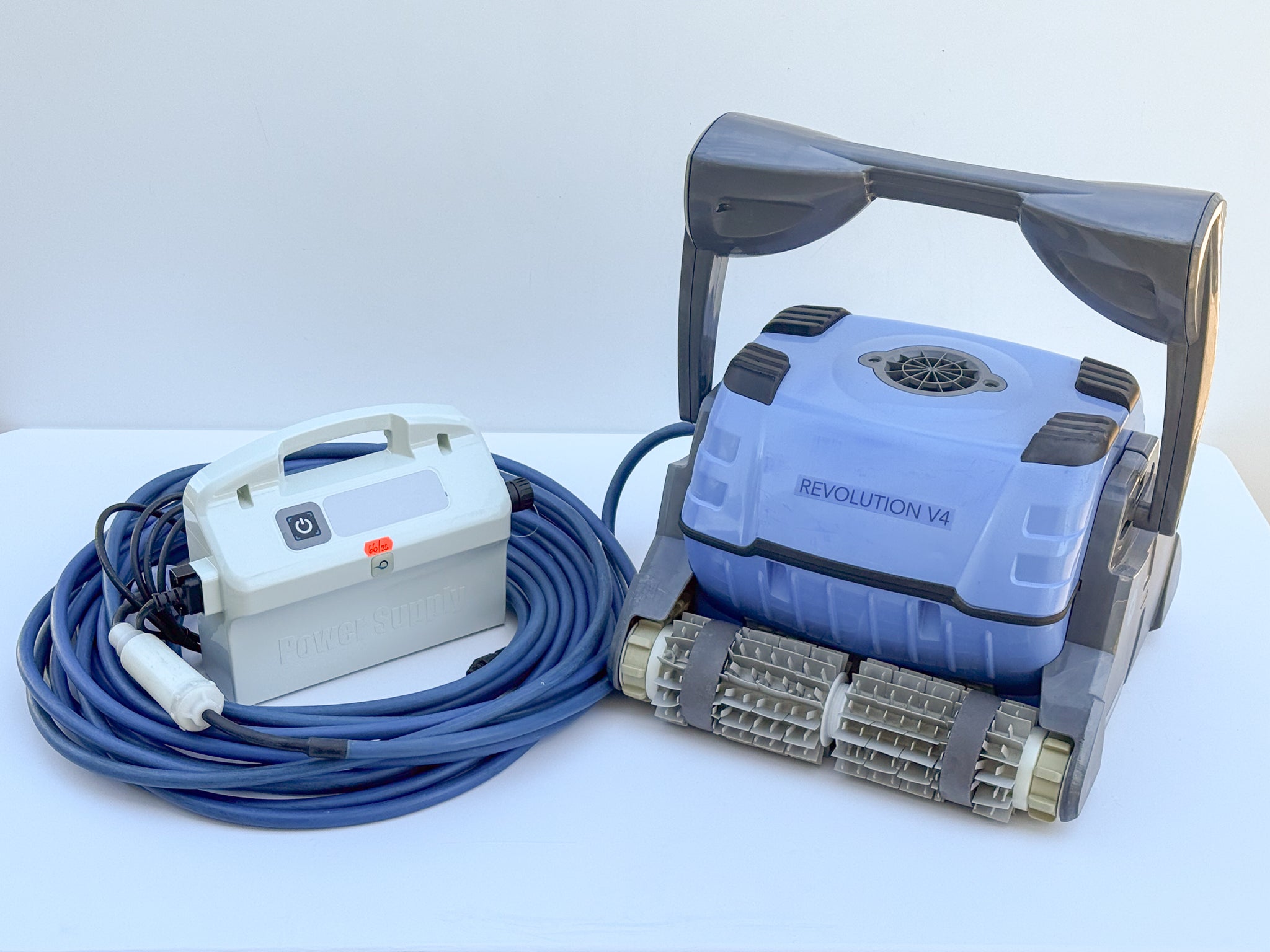 Robot piscina Dolphin Revolution V4