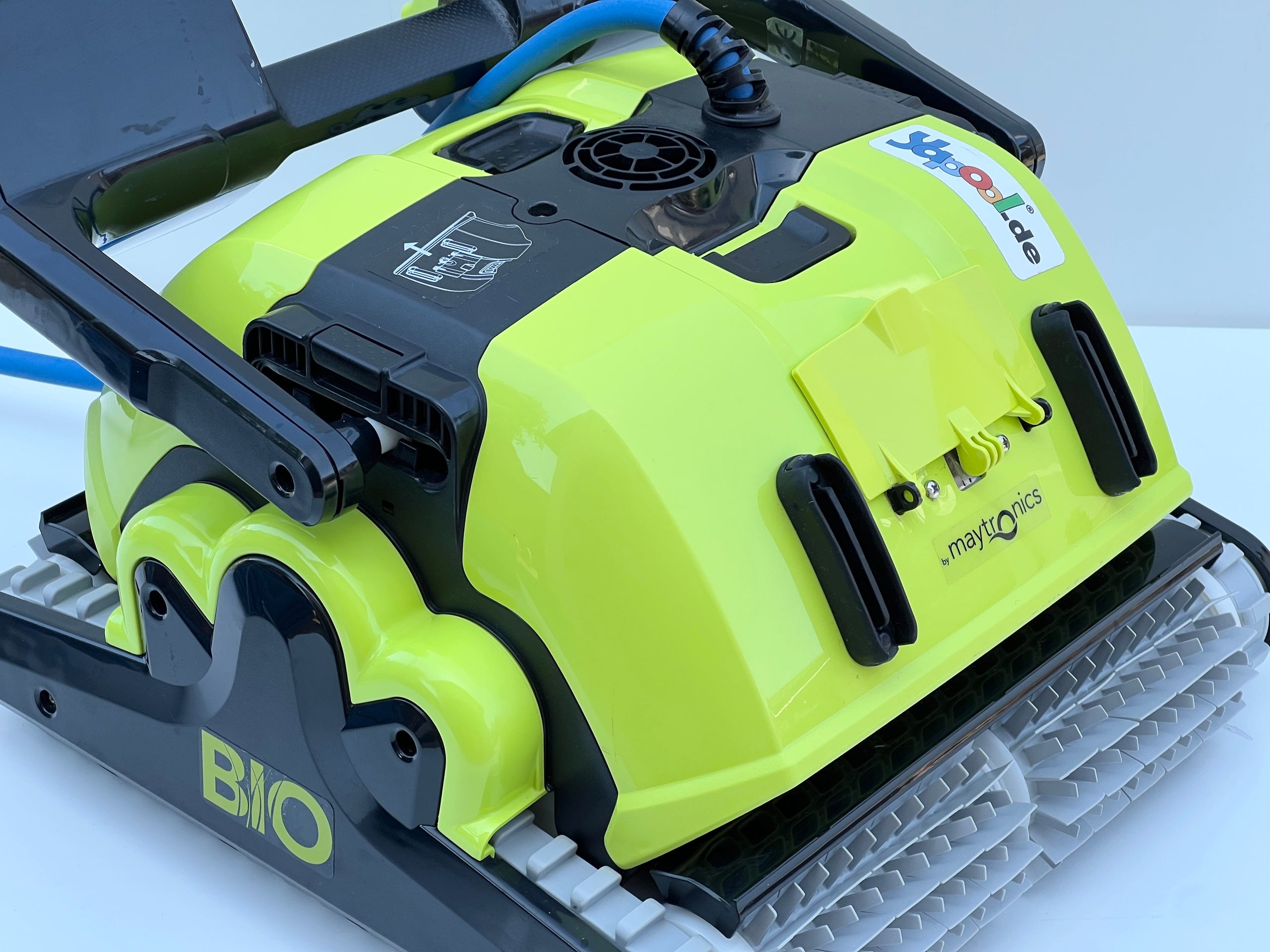 Dolphin BIO Suction Pool Robot (Complete with BIO Accessories)