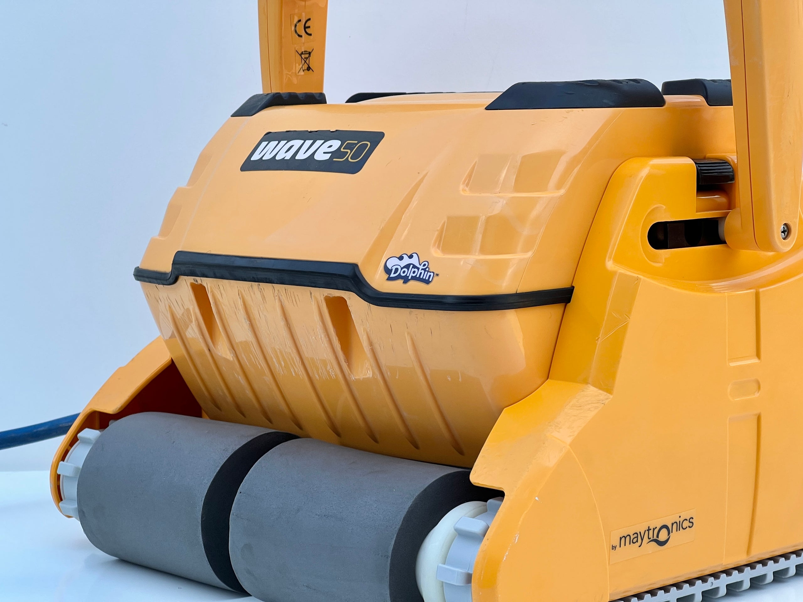 Dolphin WAVE 50 Pool Robot