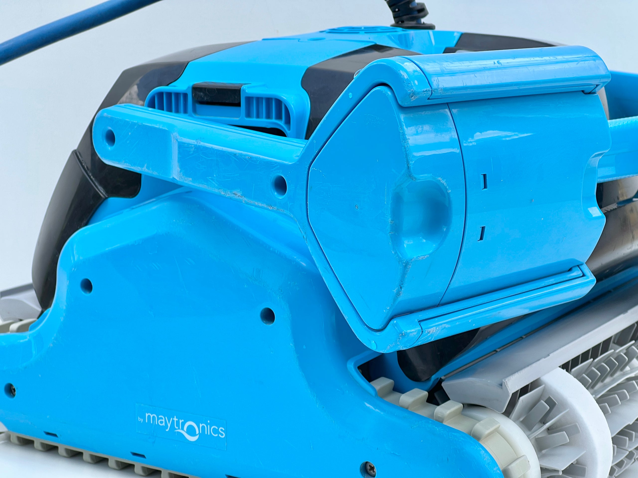 Robot de curățare pentru piscină Dolphin Maytronics F60
